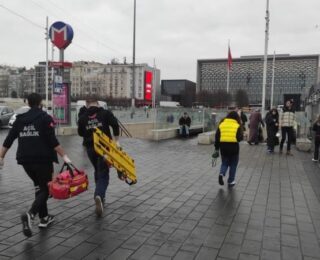 Son Dakika: Taksim metrosunda raylara düşen yolcu nedeniyle seferler durdu