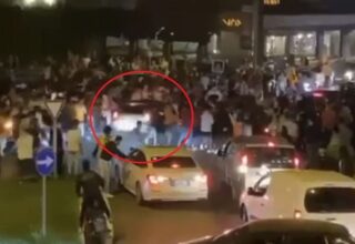 Bursa’da araba kutlama yapan Galatasaray taraftarlarının ortasına daldı: 2 yaralı