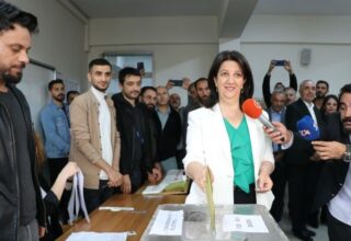 Pervin Buldan, oyunu Van’da kullandı